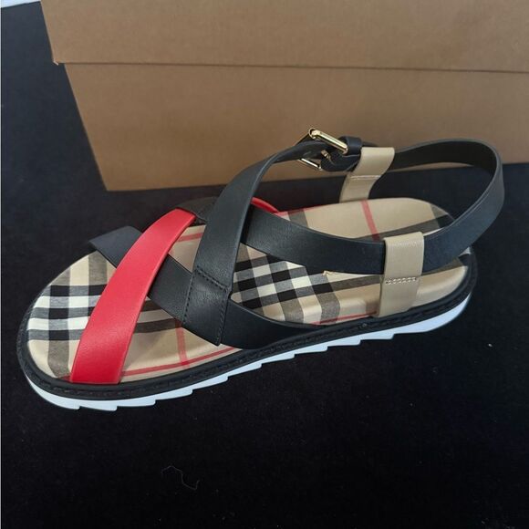 Brand new in box size 3 kids unisex Burberry sandals - Picture 1 of 9